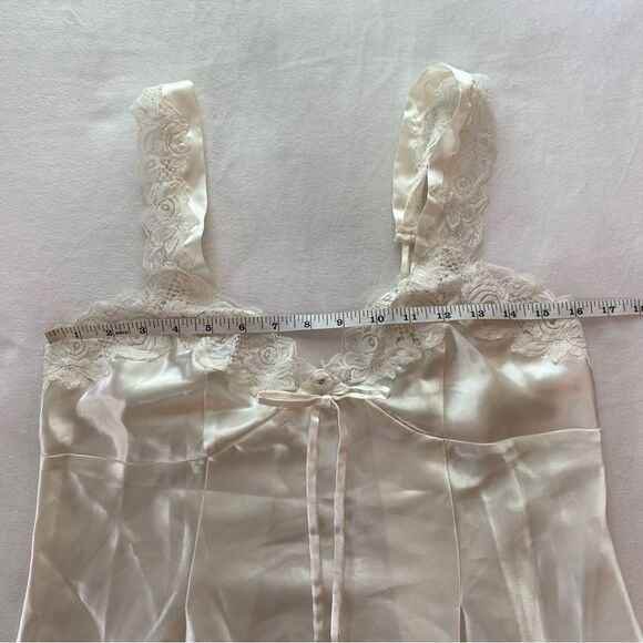 Y2K Victoria’s Secret Bridal Ivory Satin and Lace Slip Dress Size Medium - Picture 14 of 16